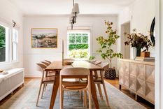 El color neutro en los espacios ha evolucionado en los últimos años pasando de blancos nítidos y neutros fríos a esquemas mucho más ricos y cálidos. Foto: Cohesively Curated Interiors, Carina Skrobecki Photo