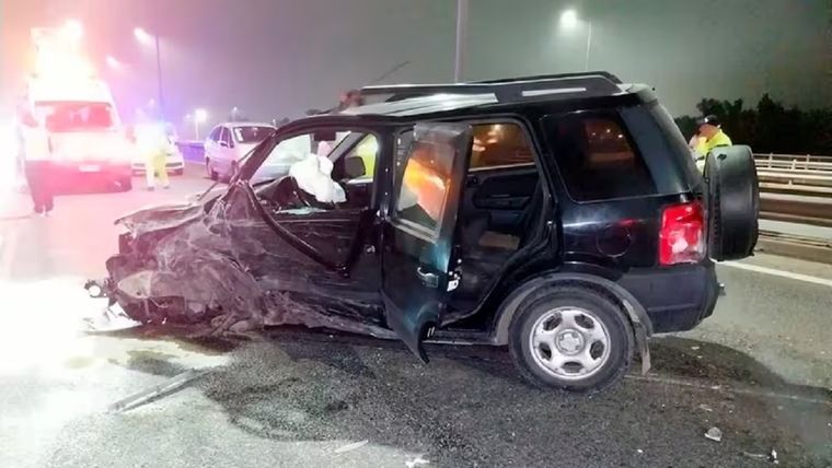 Así quedó el vehículo de la mujer Foto: X @Hechosanderecho
