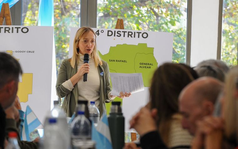 Anabel Fernández Sagasti Foto: Prensa Anabel Fernández Sagasti Anabel Fernández Sagasti Foto: Prensa Anabel Fernández Sagasti