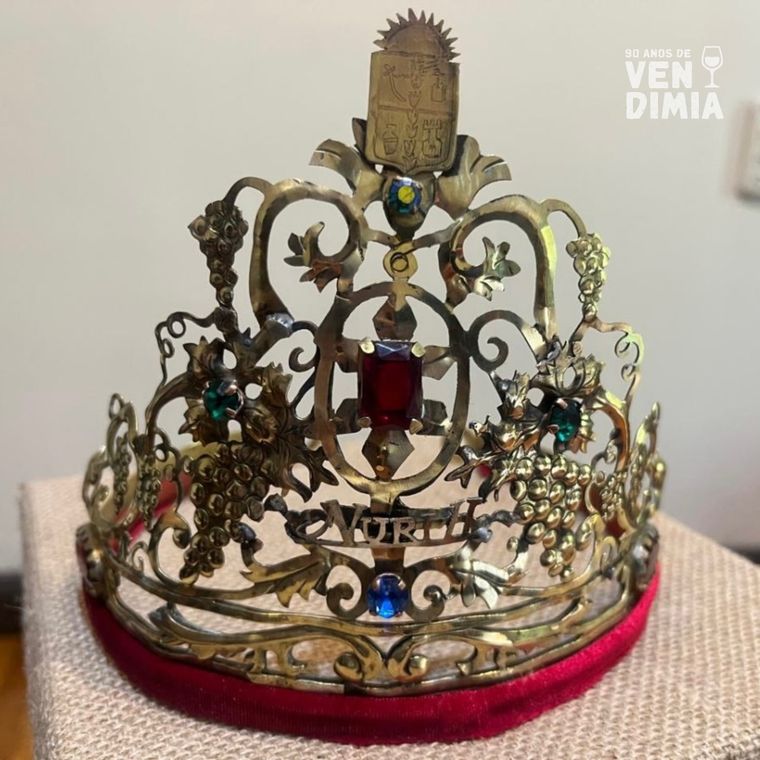 La corona departamental que Nuri Donnantuoni usó en 2005. La corona departamental que Nuri Donnantuoni usó en 2005.