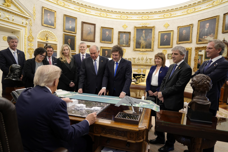 Javier Milei fue recibido por Donald Trump en el Salón Oval.&nbsp;