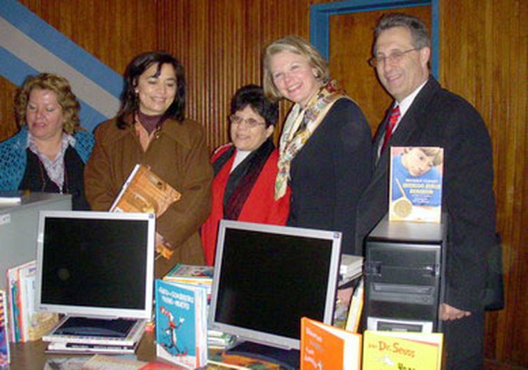 La ministra de educación norteamericana con su par local, Emma Cunietti. Foto: MDZ