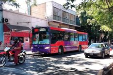 Las personas que circulen en el transporte público deberán llevar cierta documentación que los justifique Las personas que circulen en el transporte público deberán llevar cierta documentación que los justifique