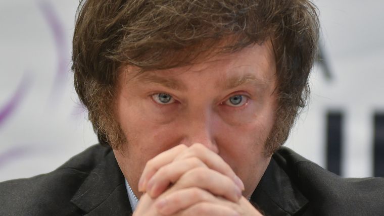 La Justicia de La Plata responsabilizó a Milei sobre todo lo que publica en su cuenta de X verificada. Se complica su situación en el caso $LIBRA. La Justicia de La Plata responsabilizó a Milei sobre todo lo que publica en su cuenta de X verificada. Se complica su situación en el caso $LIBRA.