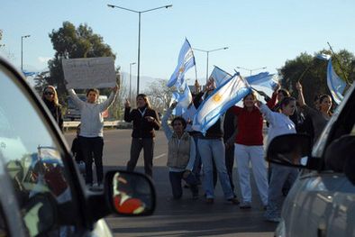 MDZol | Entidades empresarias y de comerciantes protestan por los cortes de ruta. Foto: Ivana González/MDZ