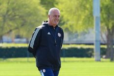 Gustavo Alfaro palpitó el amistoso y se lamentó por la ausencia de Messi. Foto: Instagram @fedefutbolcrc