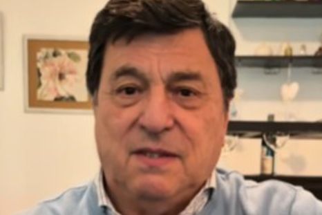 El ex futbolista y presidente del Millonario, Daniel Passarella, le hizo llegar un afectuoso saludo a los hinchas en un momento poco oportuno y con detalles insólitos. El ex futbolista y presidente del Millonario, Daniel Passarella, le hizo llegar un afectuoso saludo a los hinchas en un momento poco oportuno y con detalles insólitos.