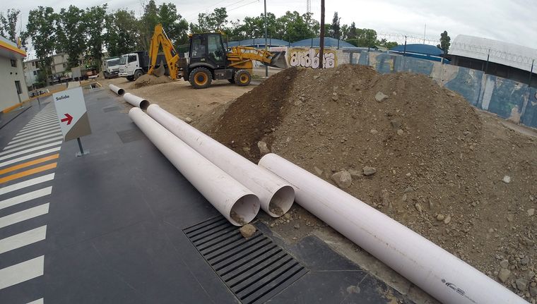 Un parte de los fondos se destinará a obras de agua y saneamiento. Foto: ALF PONCE MERCADO / MDZ