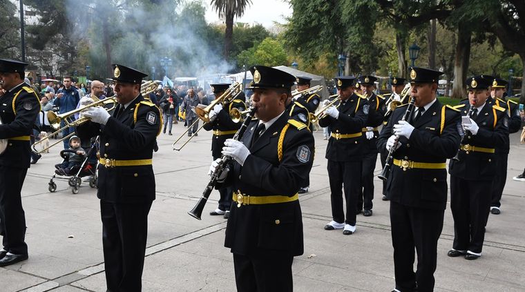 plaza independencia acto 25 mayo (3).JPG