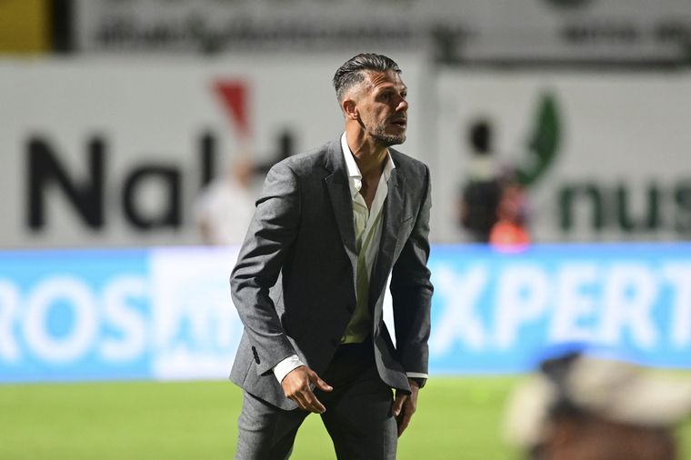 Martín Demichelis espera que no se le desarme el plantel en julio. Foto: Télam