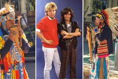 Los transeúntes dejan sus colaboraciones en un maletín tras disfrutar de un repertorio que incluye joyas retro pop.