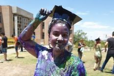 tras jurar por la matria, varias egresadas y egresados la imitaron