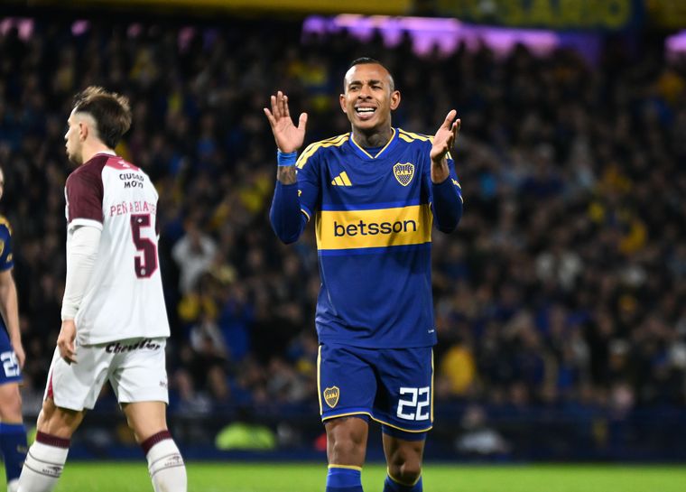 Sebasti&aacute;n Villa ingres&oacute; por el inexpresivo Velasco y le dio mayor verticalidad al ataque de Boca.&nbsp;