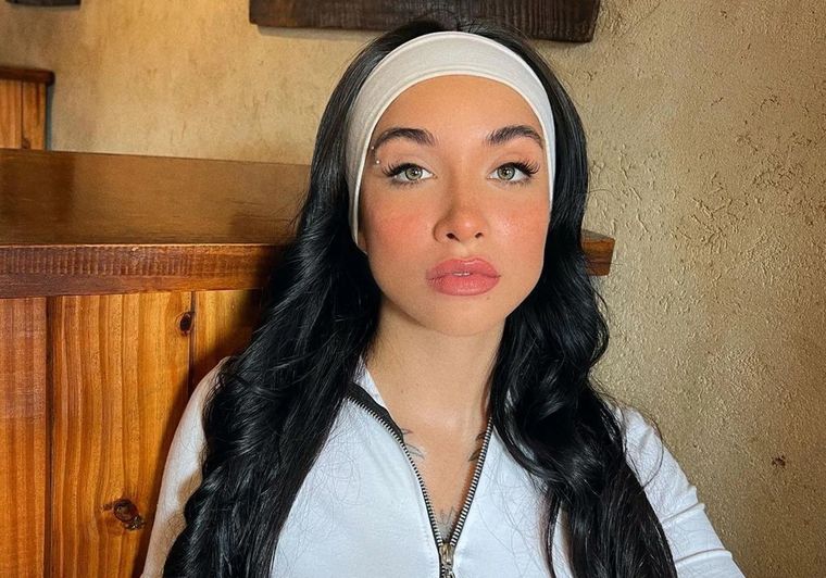 Antes de su show en California, la cantante se sacó unas fotos en la playa con un look que dejó a todos hablando. ¿Una minifalda en la arena? Sí, pero eso no fue lo más sorprendente.  Foto: Instagram