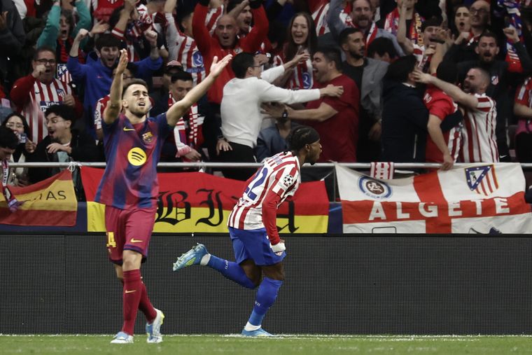 Atlético de Madrid avanzó a semis pese al triunfo del Barcelona.
