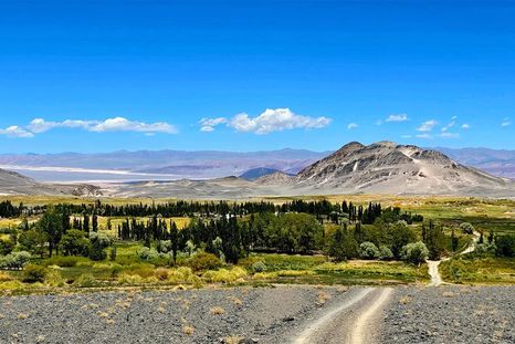 El Peñón es un pueblo de la Puna catamarqueña rodeado por montañas y paisajes volcánicos.