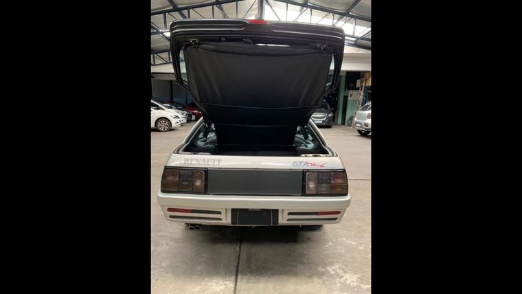 Renault Fuego La coupé es una de las últimas.