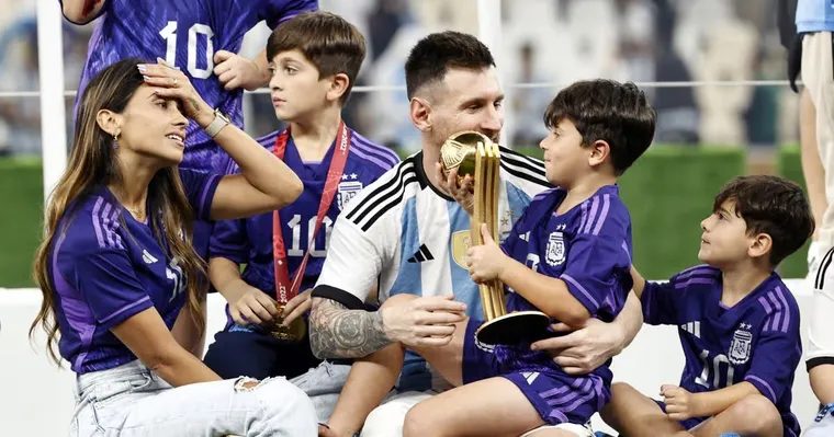 La familia Messi. La familia Messi.