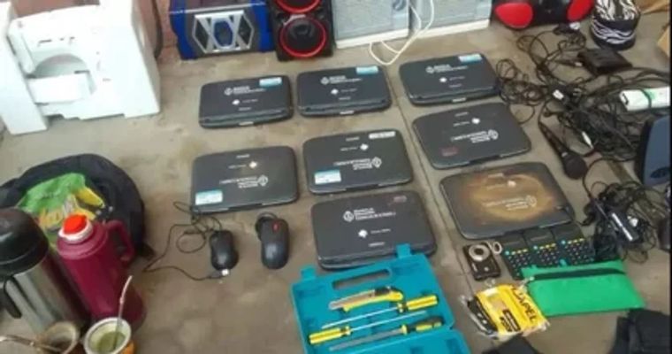 Los elementos robados estaban en la casa de dos alumnos