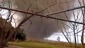 Un inusual tornado sorprendió al sur de la provincia de Santa Fe, causando importantes destrozos en áreas rurales. Un inusual tornado sorprendió al sur de la provincia de Santa Fe, causando importantes destrozos en áreas rurales.