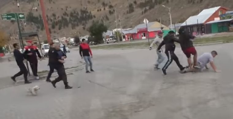 El preso liberado fue salvajemente atacado por los vecinos y tuvo que volver a la cárcel