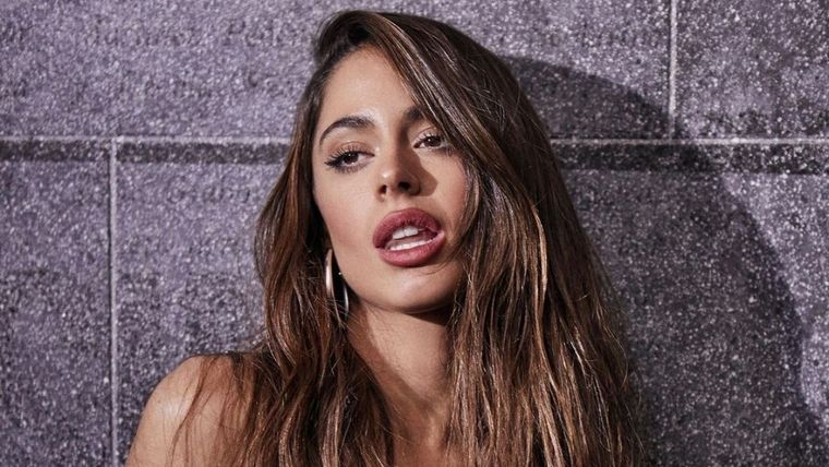 Preciosa: Tini Stoessel posó frente a las cámaras y dejó ver su lado más cautivador