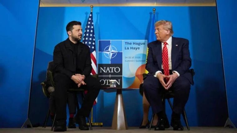 El presidente de Ucrania, Volodymyr Zelensky, se reunió con el presidente estadounidense Donald Trump en la cumbre de la OTAN en junio.