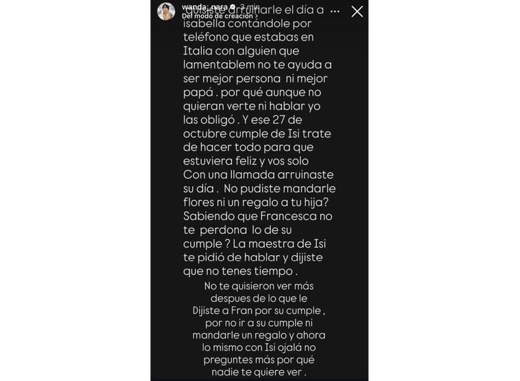 El futbolista se ausentó de una reunión escolar. El futbolista se ausentó de una reunión escolar.