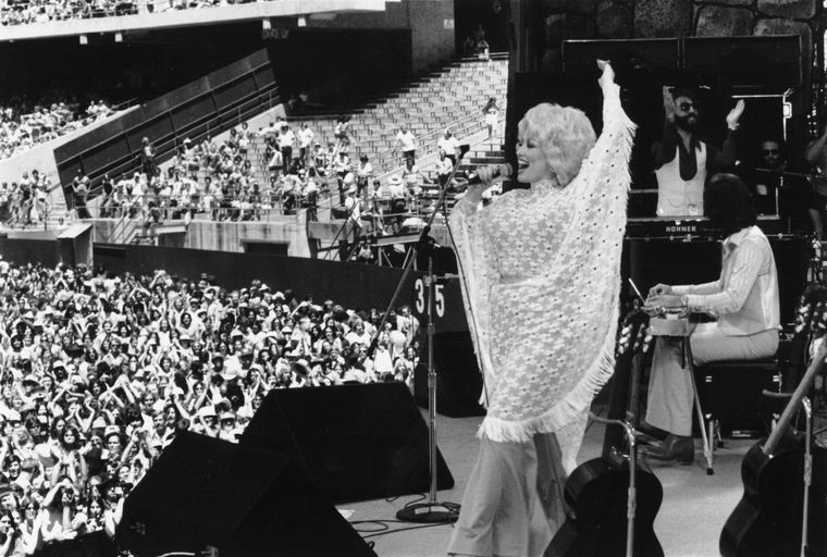 Parton actuando en 1978