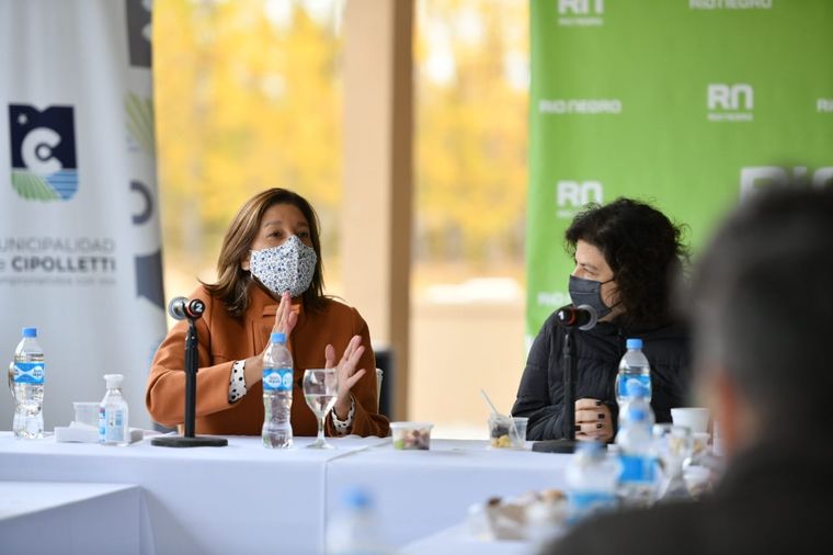 La gobernadora de Río Negro junto a la ministra Carla Vizzotti. Foto: Twitter Arabela Carreras.