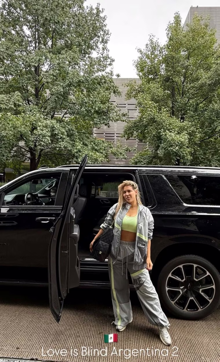 Su bolso tiene un valor de 6.400 dólares. Su bolso tiene un valor de 6.400 dólares.