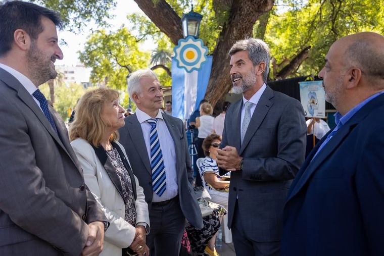 El intendente Suarez en dialogo distendido con invitados especiales. El intendente Suarez en dialogo distendido con invitados especiales.
