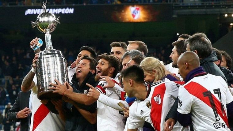 El Millonario levantó el trofeo en el Santiago Bernabéu.