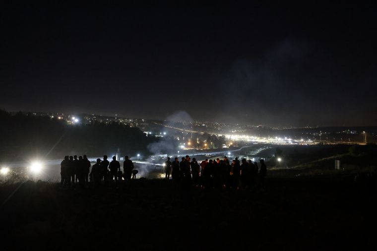 Los rehenes liberados por Hamás llegaron el viernes por la noche a Israel. Foto: Télam