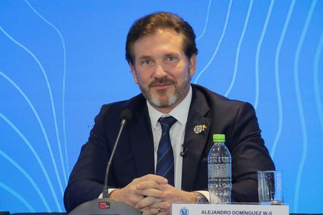 Alejandro Domínguez confirmó las sedes sudamericanas del Mundial. Foto: EFE Alejandro Domínguez confirmó las sedes sudamericanas del Mundial. Foto: EFE