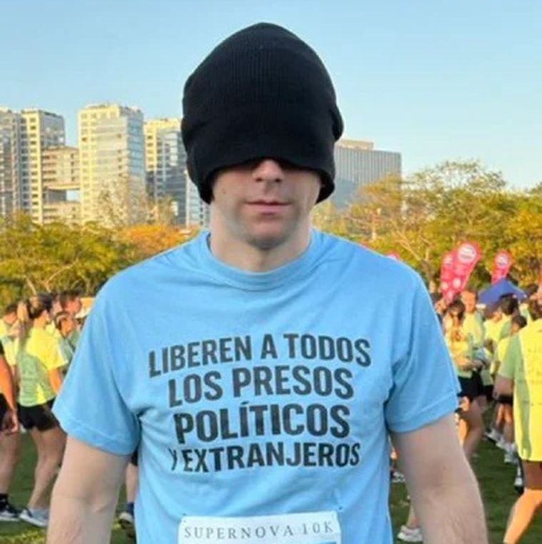 El gendarme subrayó que todavía hay ciudadanos de distintas nacionalidades atravesando las mismas condiciones de aislamiento y falta de garantías que él sufrió durante sus 448 días de cautiverio.