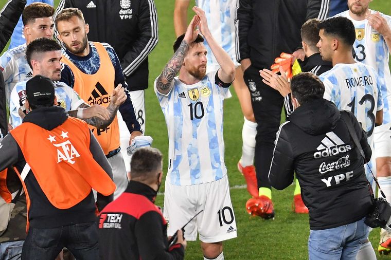 En el centro de la escena. Messi fue el más ovacionado en una noche inolvidable Foto: Télam
