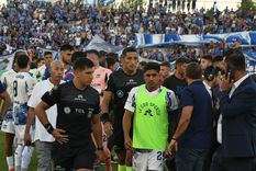 El partido contra Talleres fue suspendido y se espera una dura sanción Foto: ALF PONCE MERCADO / MDZ