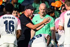 Erik ten Hag le restó imprtancia al papelón en su debut como DT del Bayer Leverkusen. Erik ten Hag le restó imprtancia al papelón en su debut como DT del Bayer Leverkusen.