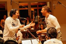 Gustavo Dudamel y Chris Martin durante los ensayos para la presentación de medio tiempo del Super Bowl de 2016. Gustavo Dudamel y Chris Martin durante los ensayos para la presentación de medio tiempo del Super Bowl de 2016.