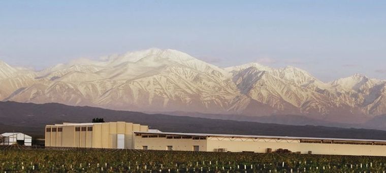 Bodega Doña Paula, la pata argentina del grupo chileno. Bodega Doña Paula, la pata argentina del grupo chileno.