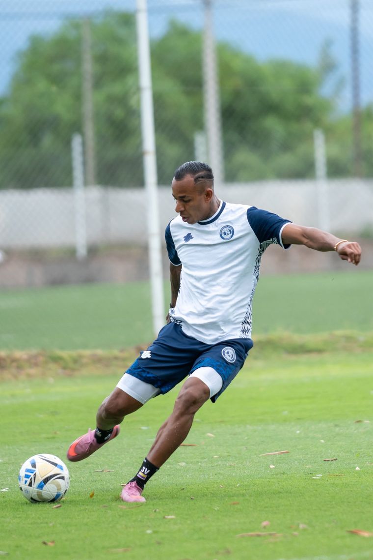 Luego de un mercado de pases sin definiciones, Villa volvió a la Lepra y podría reaparecer este martes en el Gargantini. Luego de un mercado de pases sin definiciones, Villa volvió a la Lepra y podría reaparecer este martes en el Gargantini.