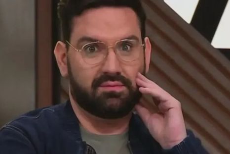 De la cocina a las tablas: el gran cambio de imagen del pastelero para protagonizar un gran musical. De la cocina a las tablas: el gran cambio de imagen del pastelero para protagonizar un gran musical.