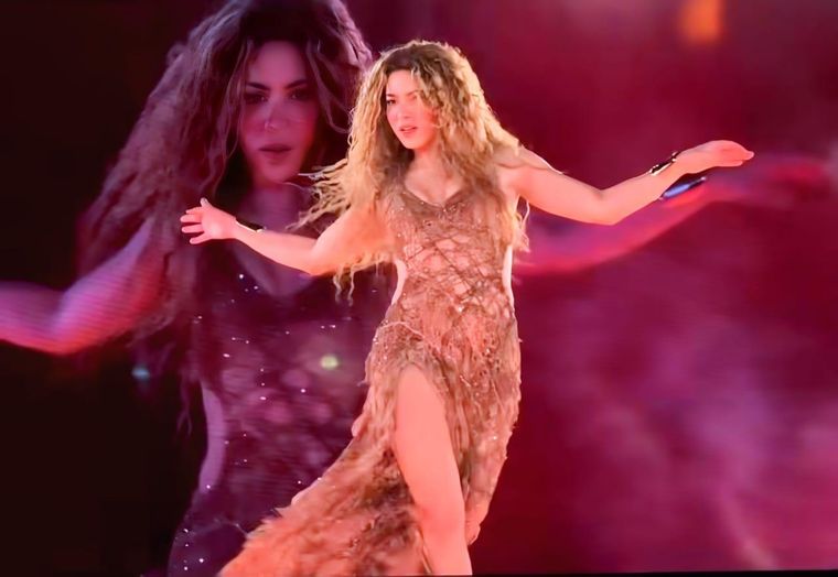 Shakira hizo vibrar a su público en el show que ofreció anoche en el Campo de Polo de Buenos Aires. Foto: Captura de video