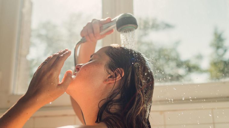 ¿Eres de los que se bañan por la mañana o por la noche?