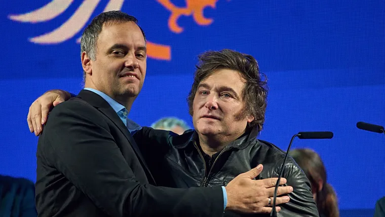 El vocero presidencial, Manuel Adorni tiene más poder de lo que muchos suponen. Incide en las decisiones de Karina Milei más que lo que se supone por su escasa estatura política. El vocero presidencial, Manuel Adorni tiene más poder de lo que muchos suponen. Incide en las decisiones de Karina Milei más que lo que se supone por su escasa estatura política.