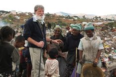 El Padre Pedro le cambió la vida a miles de personas en Madagascar