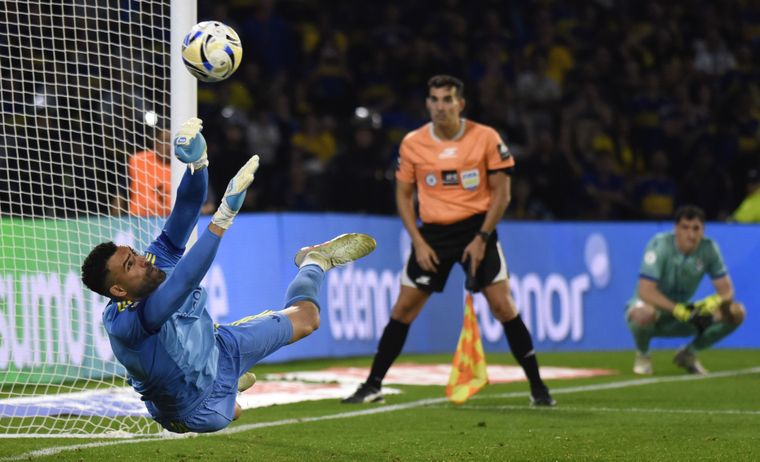 Álvaro Montero se vistió de héroe ante Vélez: contuvo dos penales y clasificó a Boca a los cuartos de final de la Copa Argentina. 
