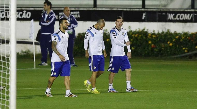 Lavezzi junto a Mascherano y Messi durante el Mundial de Brasil. FIFA Foto: FIFA