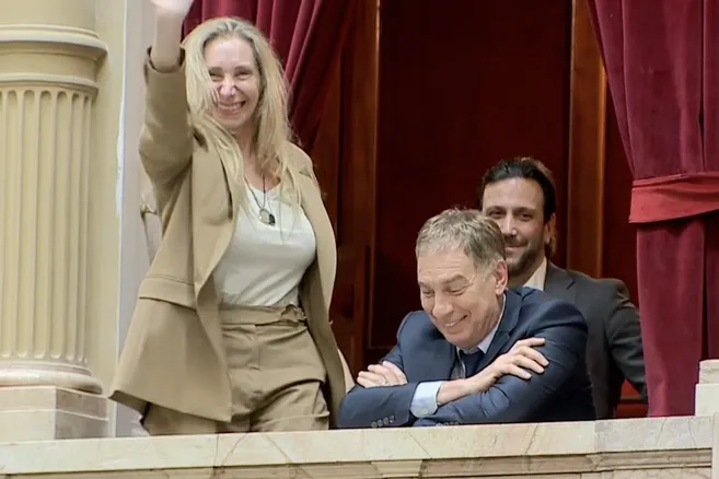 Karina Milei junto a Diego Santilli.